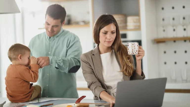 Military spouse working remotely from home, military spouse hiring guide by Dworo.io