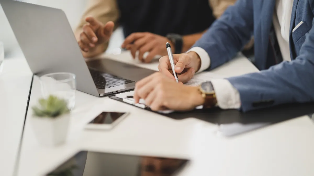Interviewers taking notes on a structured interview scorecard, Dworo.io recruiting insights