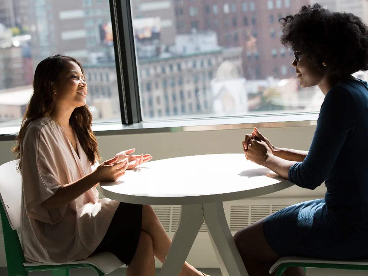 Job candidate interviewing with a Dworo.io recruiter